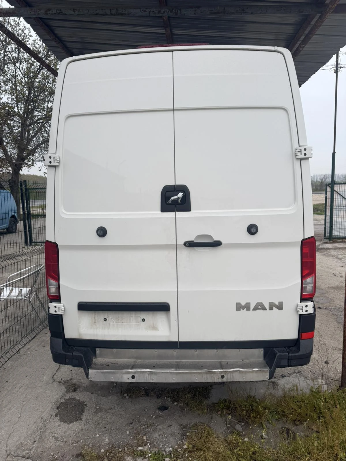 Man TGE 2.0 BI TDI ЗАДНО ДВОЙНА ГУМА, снимка 4 - Бусове и автобуси - 54211055