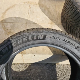 Гуми Зимни 255/40R18, снимка 3 - Гуми и джанти - 47608818