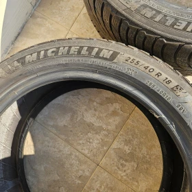 Гуми Зимни 255/40R18, снимка 5 - Гуми и джанти - 47608818