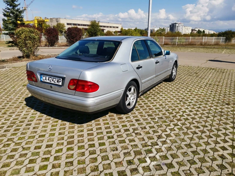 Mercedes-Benz E 220 Автомат - Печка, снимка 4 - Автомобили и джипове - 47290798