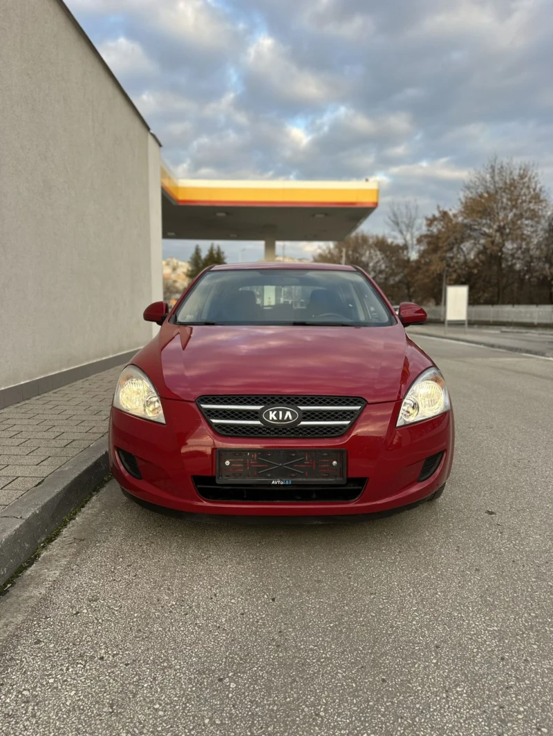 Kia Ceed 1.6 Бензин  122 к.с  КЛИМАТИК , снимка 3 - Автомобили и джипове - 49350975