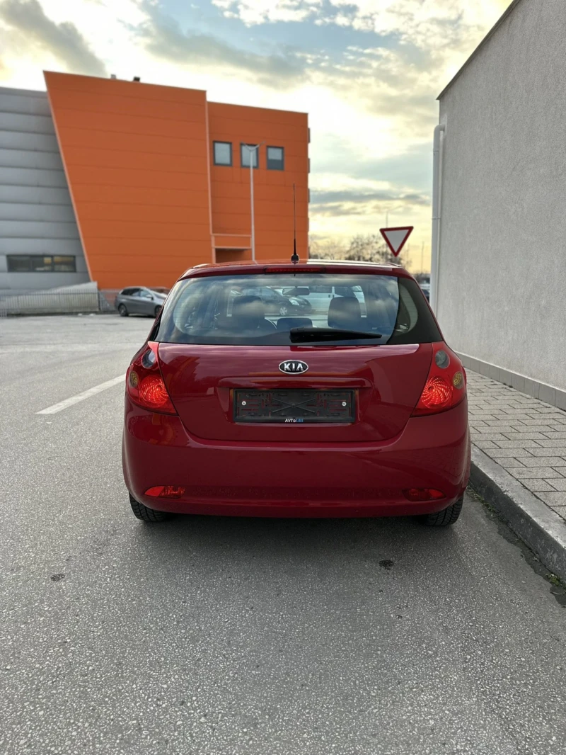 Kia Ceed 1.6 Бензин  122 к.с  КЛИМАТИК , снимка 4 - Автомобили и джипове - 49350975