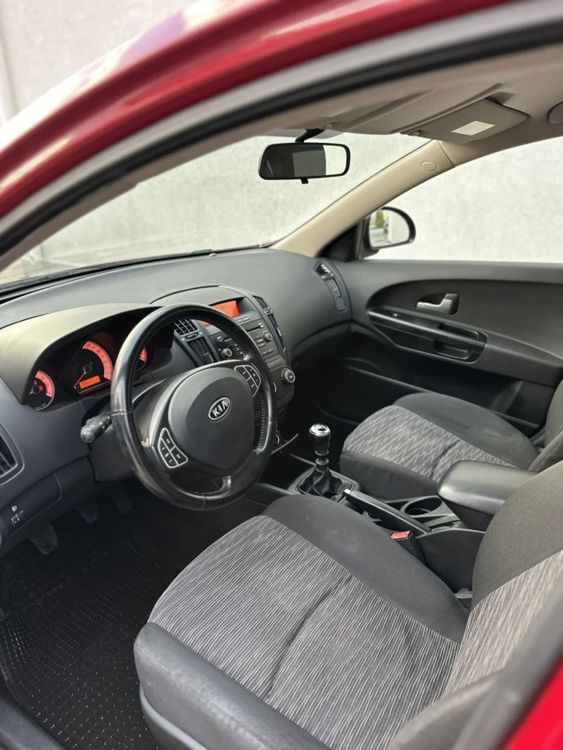 Kia Ceed 1.6 Бензин  122 к.с  КЛИМАТИК , снимка 8 - Автомобили и джипове - 49350975