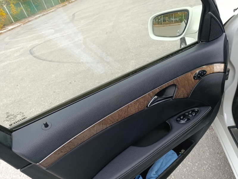 Mercedes-Benz E 320, снимка 10 - Автомобили и джипове - 49969389