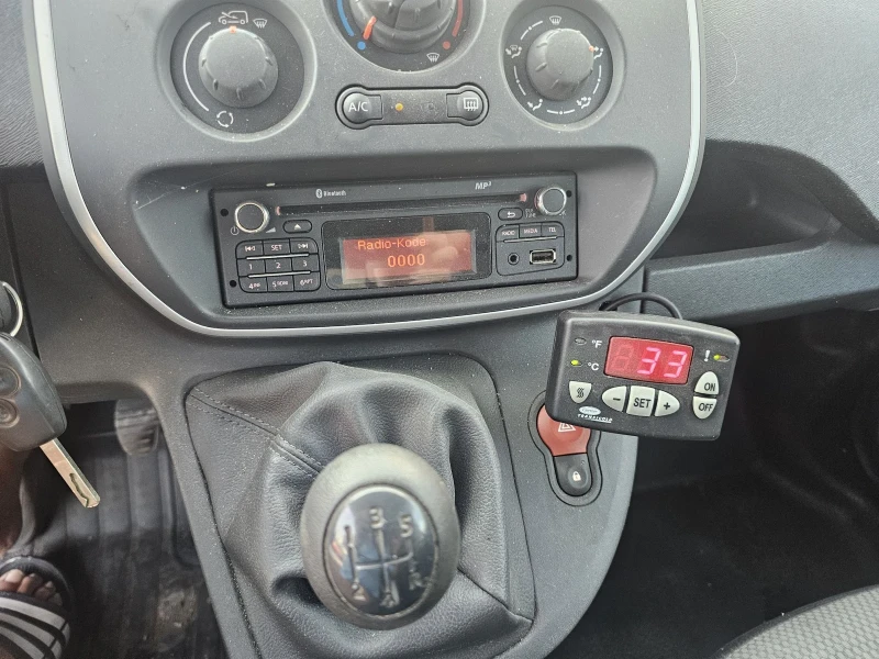 Renault Kangoo 1, 5 DCI, Xладилен , Климатик, снимка 13 - Автомобили и джипове - 51533818