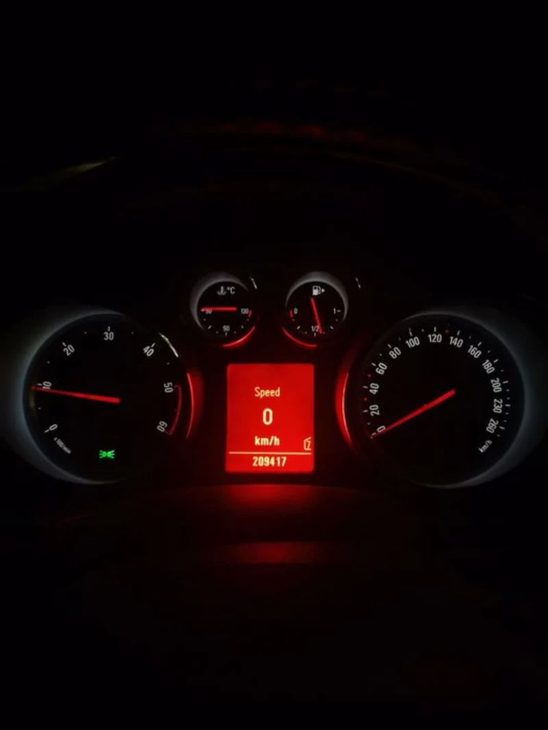 Opel Insignia, снимка 2 - Автомобили и джипове - 53225832