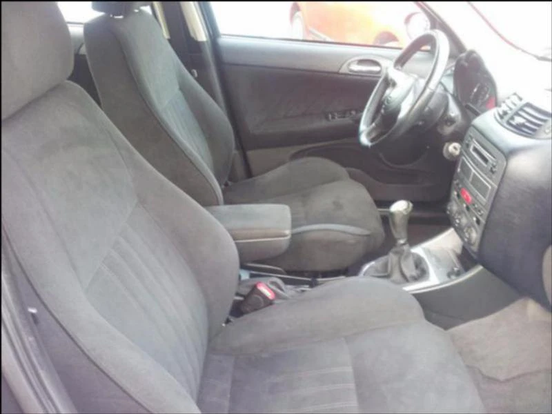 Alfa Romeo 147 1.6 Швейцария, снимка 12 - Автомобили и джипове - 43393894