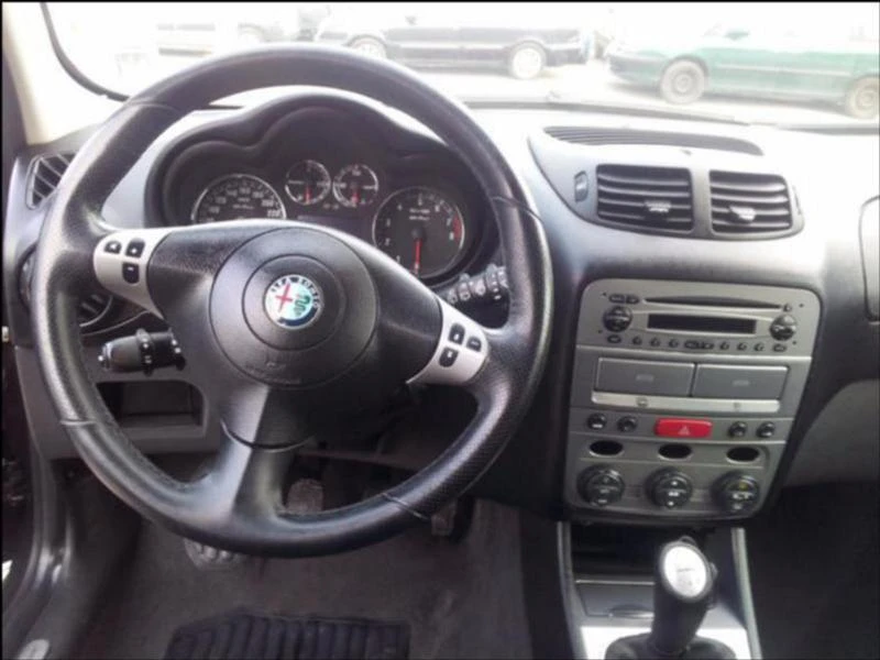 Alfa Romeo 147 1.6 Швейцария, снимка 11 - Автомобили и джипове - 43393894