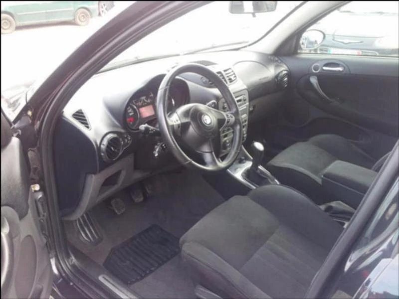 Alfa Romeo 147 1.6 Швейцария, снимка 14 - Автомобили и джипове - 43393894