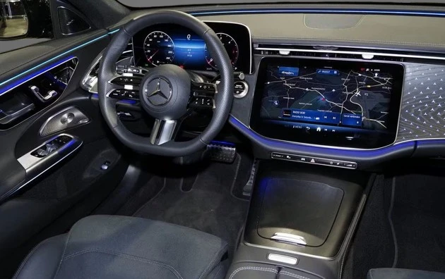 Mercedes-Benz E 220 d T = AMG Line = Premium Гаранция - изображение 4