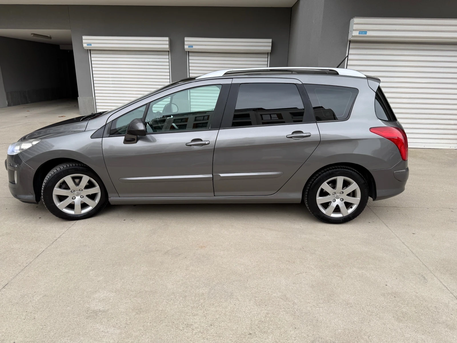 Peugeot 308 SW 1.6 HDI 109ph* * * 6ск* * * НАВИ* * * ПАНОРАМА* - изображение 4