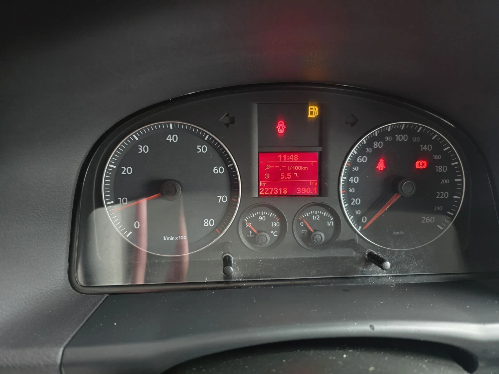 VW Touran 1.6 BFUELg, снимка 16 - Автомобили и джипове - 53805456