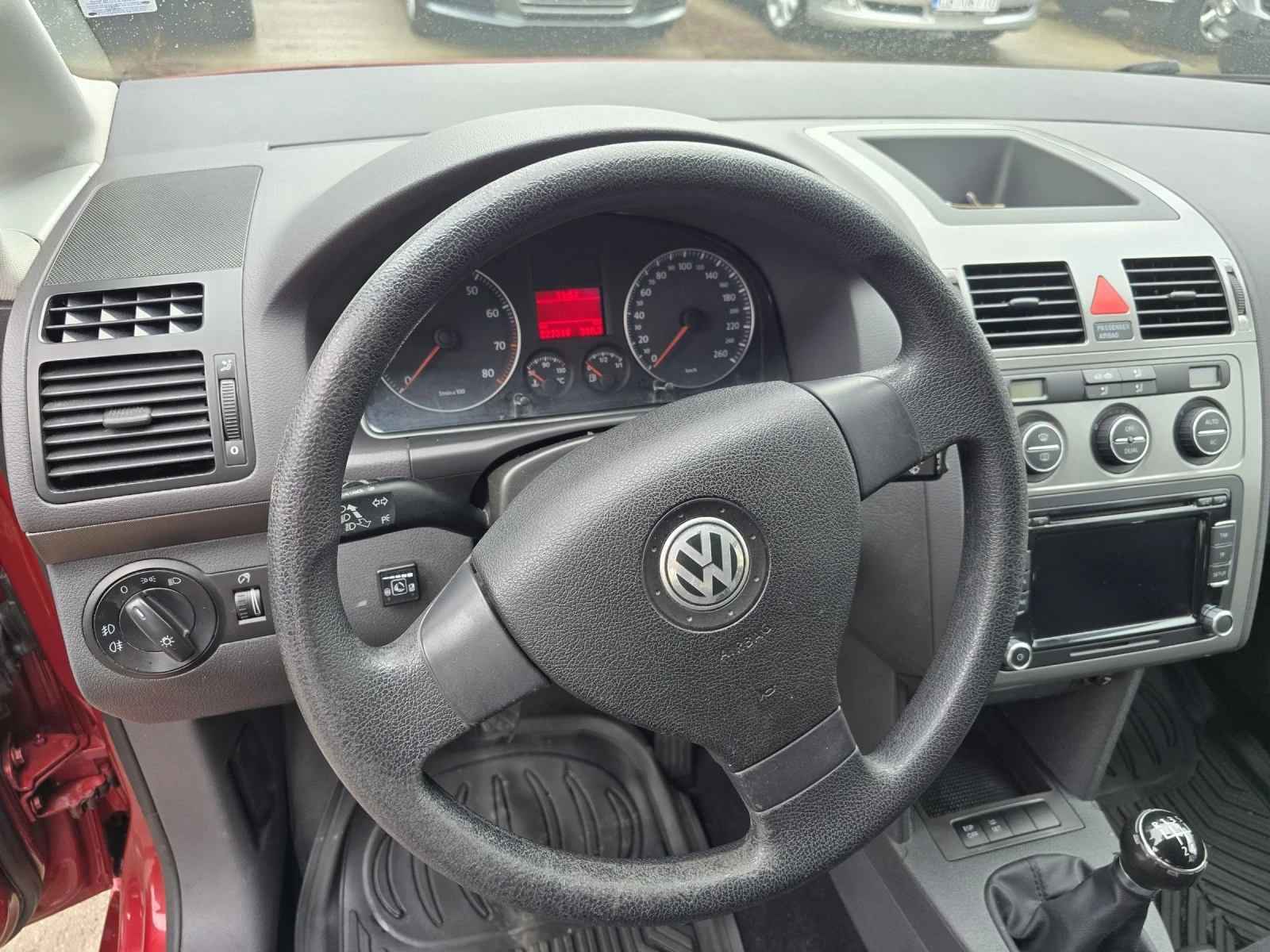 VW Touran 1.6 BFUELg - изображение 8