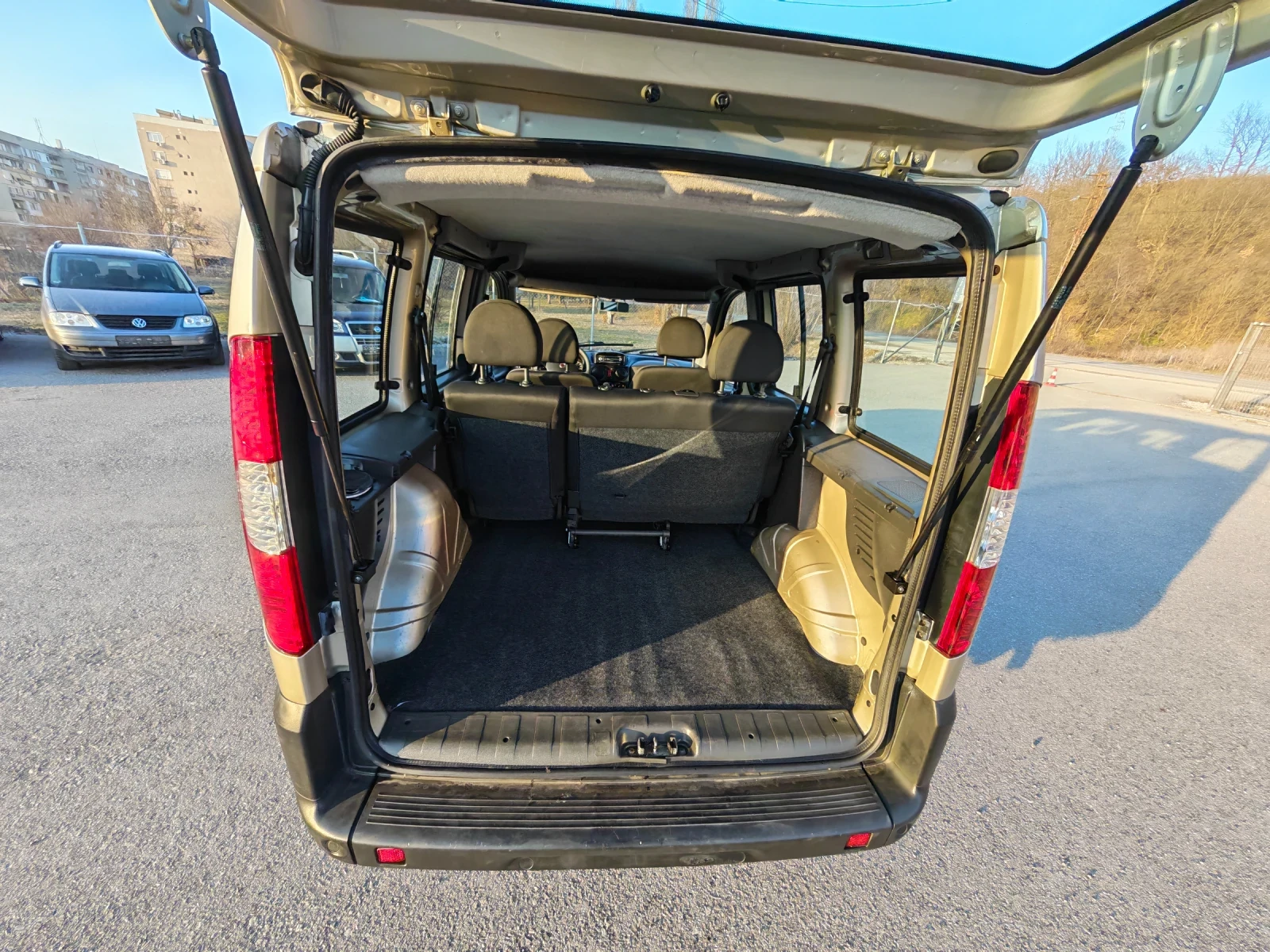 Fiat Doblo 1.4i * CLIMA* FaceLift, снимка 10 - Автомобили и джипове - 53716929