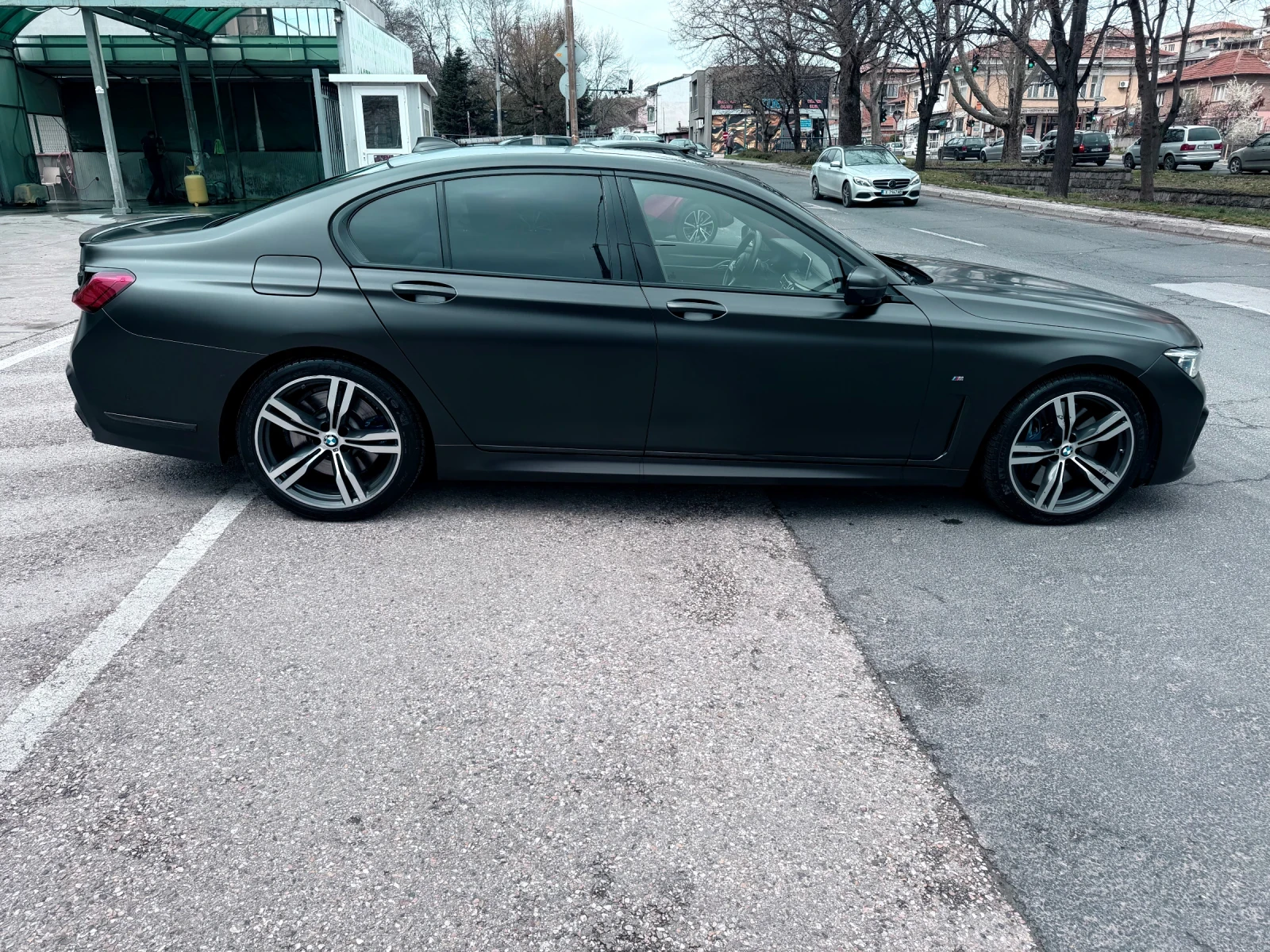 BMW 750 xDrive INDIVIDUAL / FULL / B&W / HUD / �� | Mobile.bg � ����������� 4