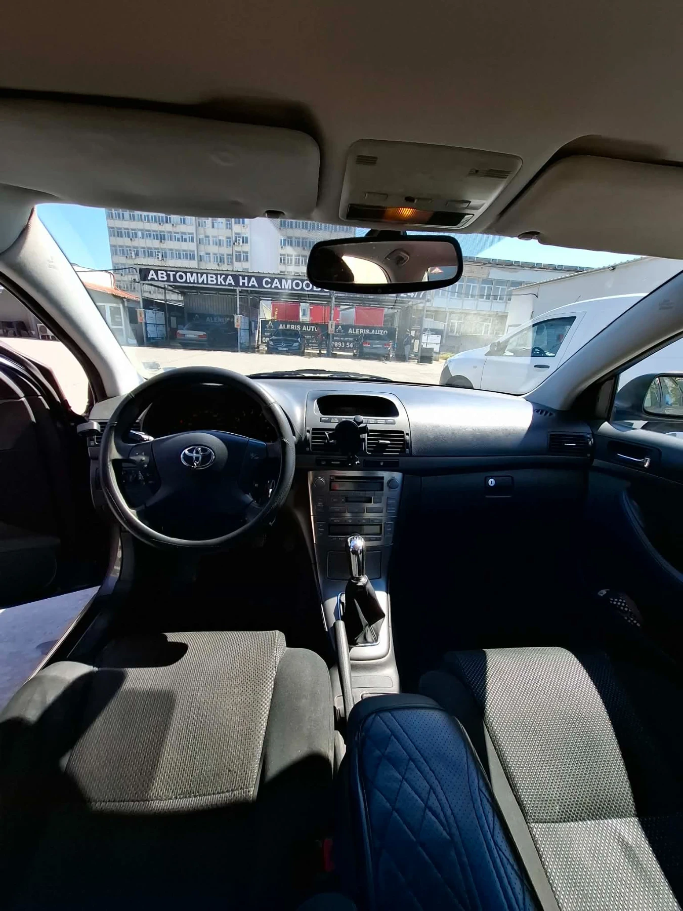 Toyota Avensis 1.8 бензин/газ, снимка 4 - Автомобили и джипове - 54244862