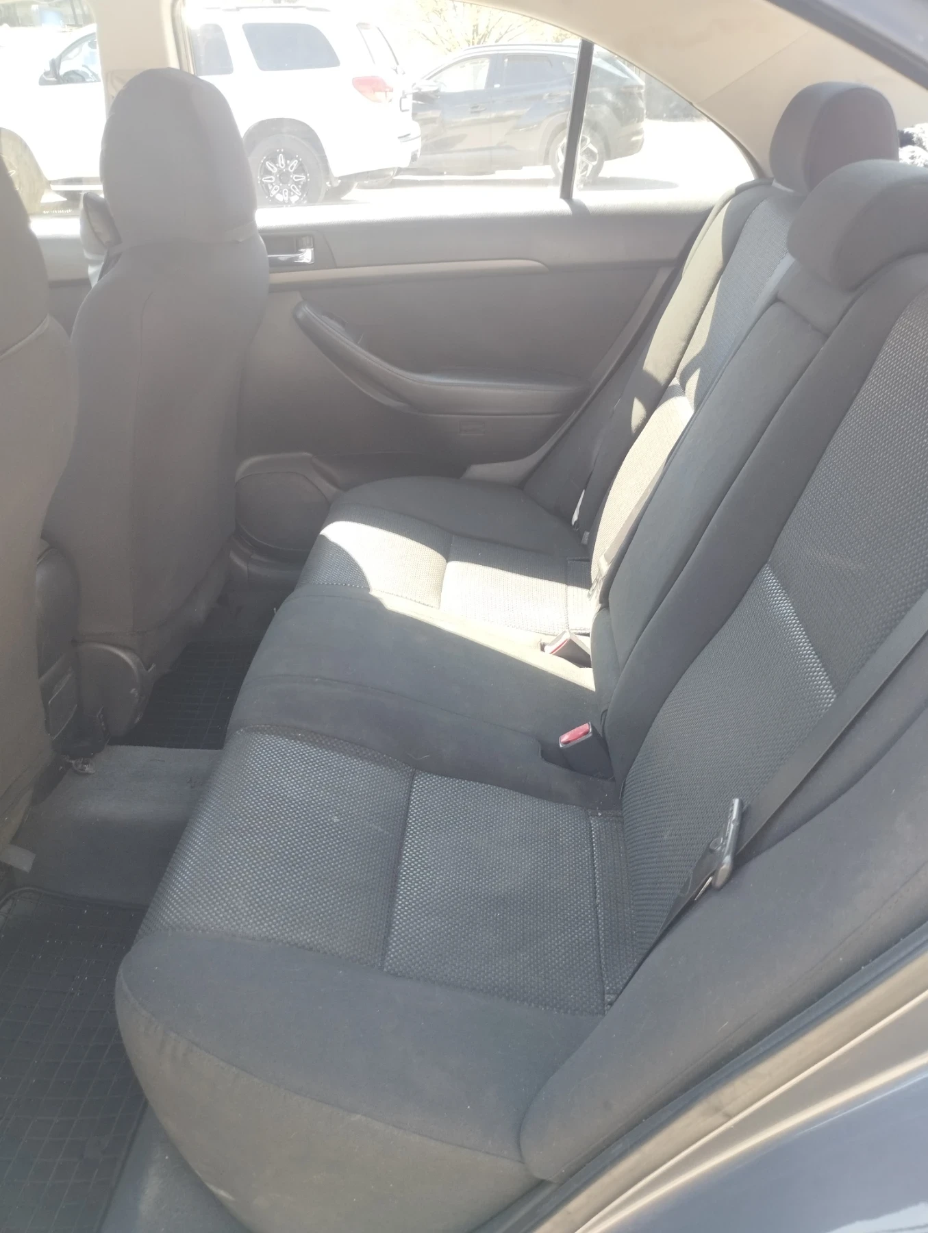 Toyota Avensis 1.8 бензин/газ, снимка 6 - Автомобили и джипове - 54244862