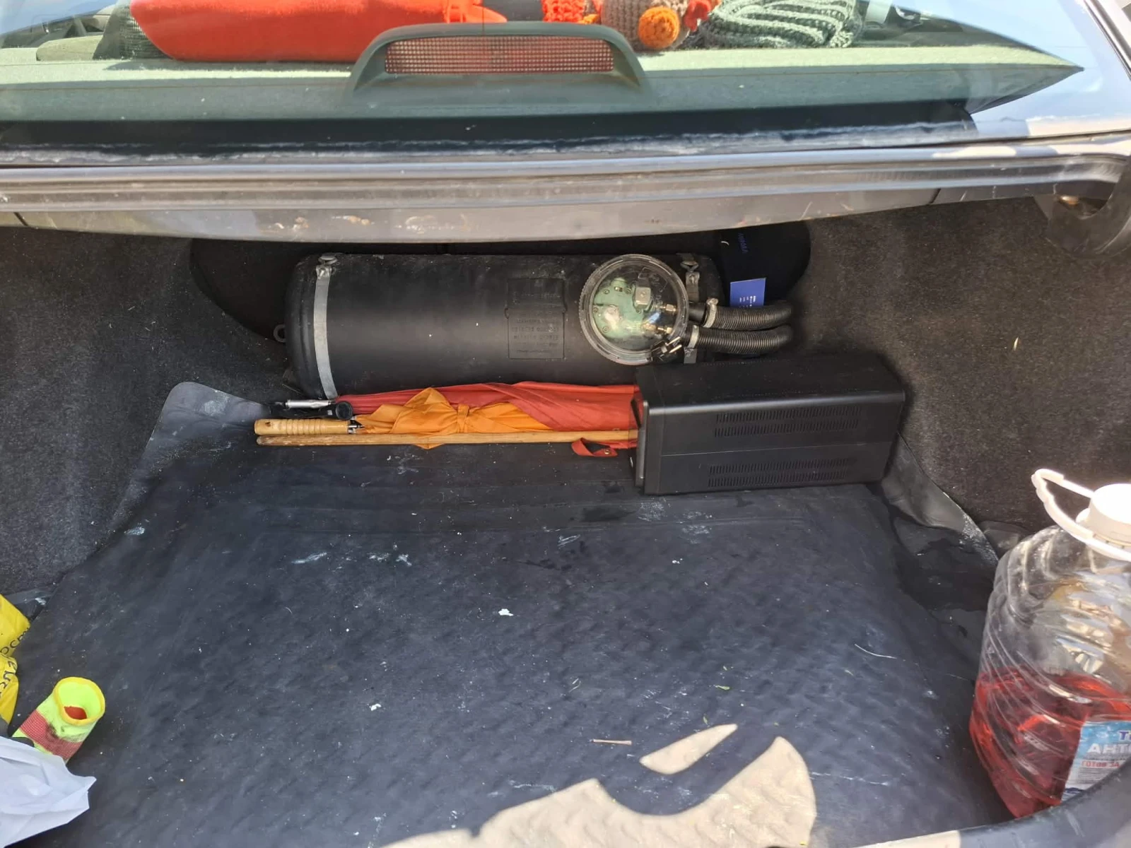 Toyota Avensis 1.8 бензин/газ, снимка 9 - Автомобили и джипове - 54244862