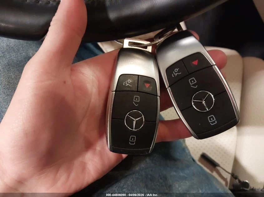 Mercedes-Benz C 300 2.0l 4Matic, снимка 11 - Автомобили и джипове - 55570795