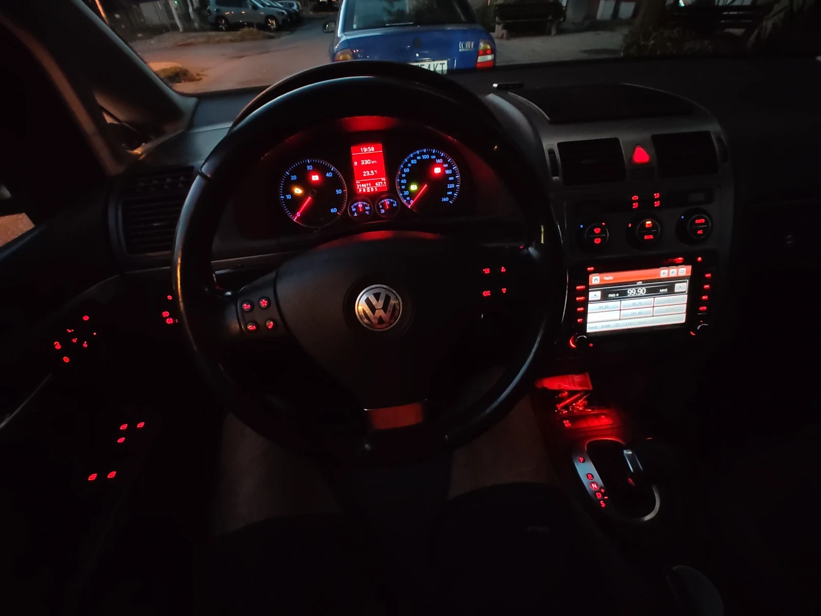 VW Touran, снимка 6 - Автомобили и джипове - 55576789