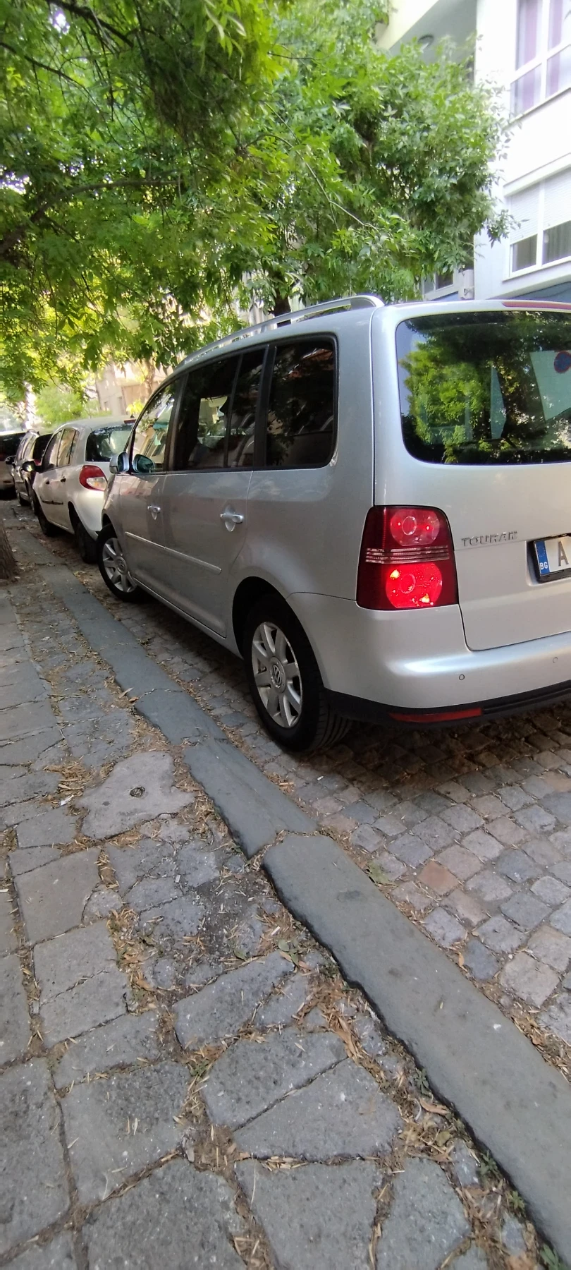 VW Touran, снимка 2 - Автомобили и джипове - 55576789