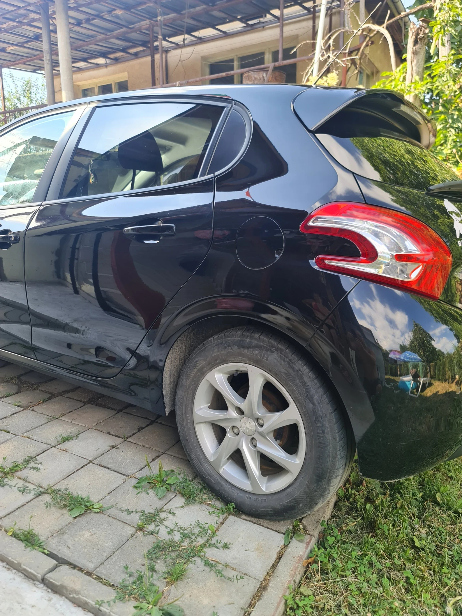 Peugeot 208, снимка 6 - Автомобили и джипове - 55778172