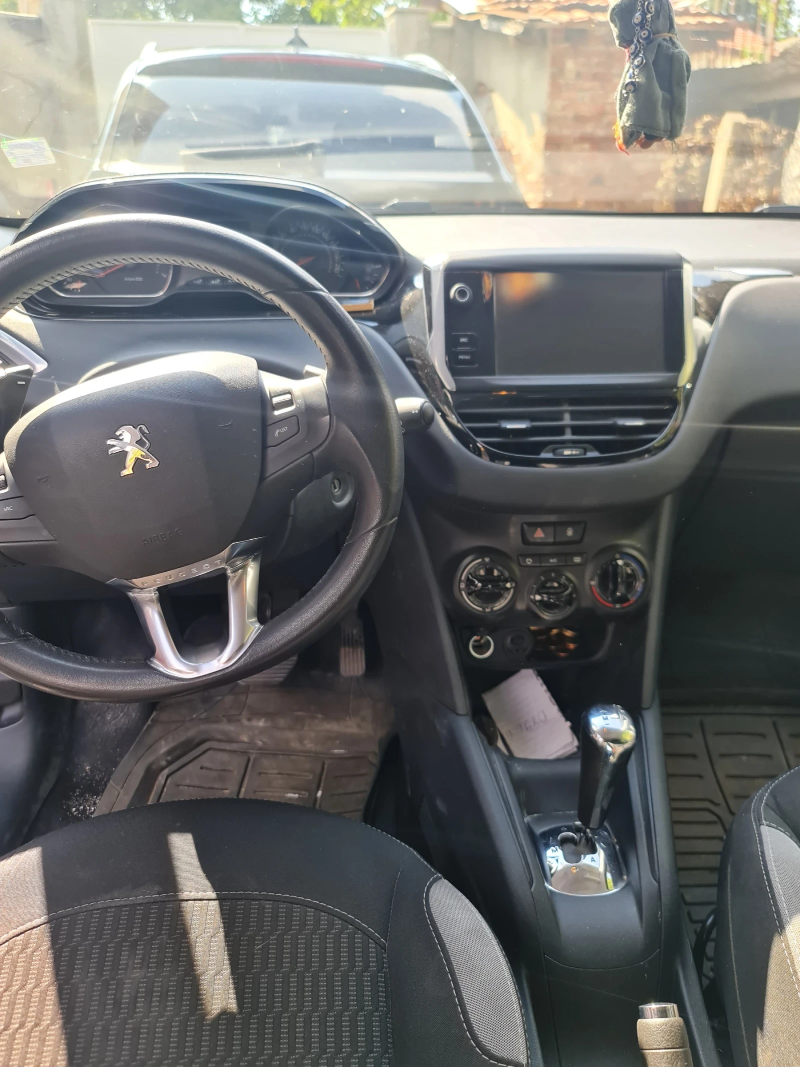 Peugeot 208, снимка 4 - Автомобили и джипове - 55778172