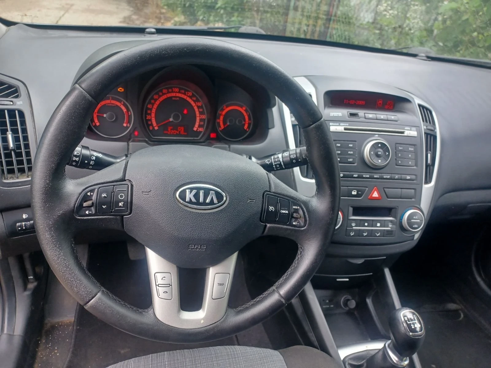 Kia Ceed 1.6crdi, снимка 5 - Автомобили и джипове - 56479570