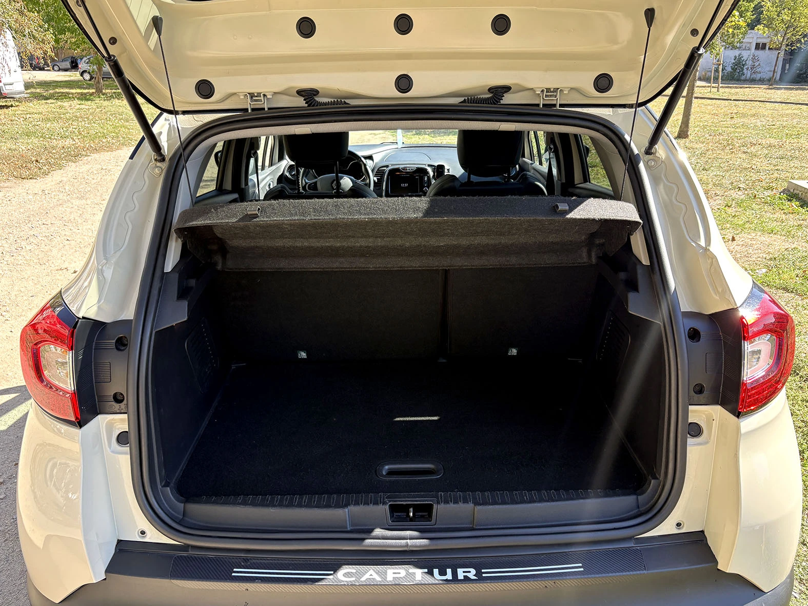 Renault Captur, снимка 8 - Автомобили и джипове - 56536363