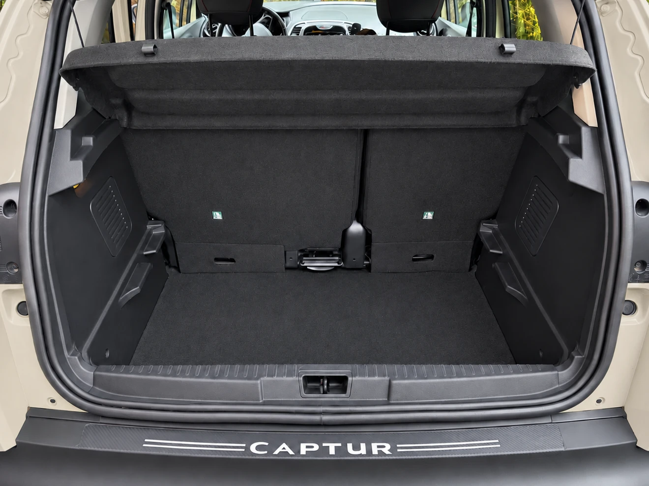 Renault Captur, снимка 9 - Автомобили и джипове - 56536363