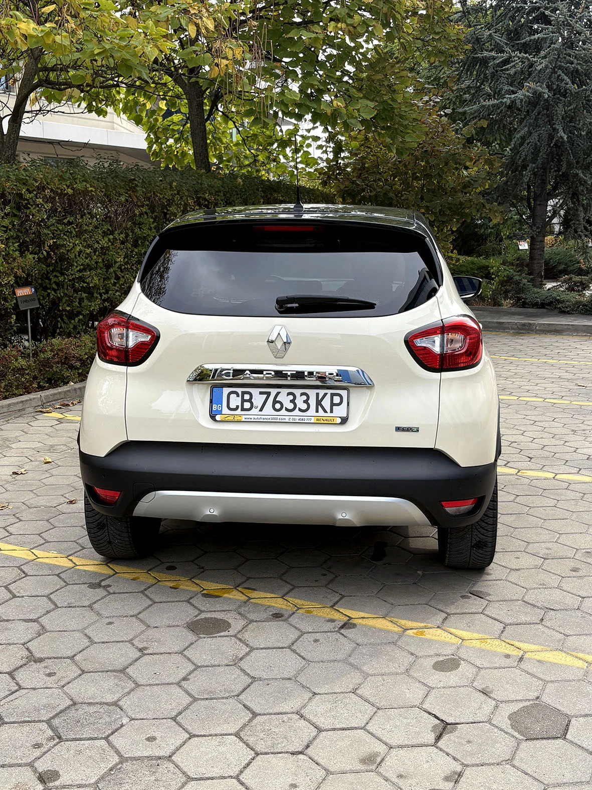 Renault Captur, снимка 4 - Автомобили и джипове - 56536363