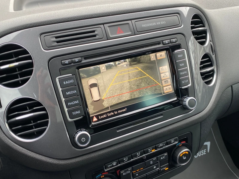 VW Tiguan R-Line* 2.0TDI* 4Motion* Pano* , снимка 14 - Автомобили и джипове - 53518936