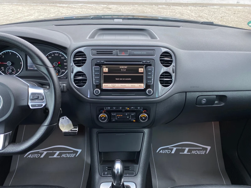 VW Tiguan R-Line* 2.0TDI* 4Motion* Pano* , снимка 12 - Автомобили и джипове - 53518936
