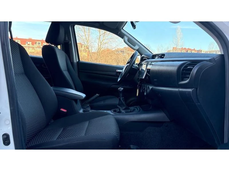 Toyota Hilux 2.4D 6MT 4X4 COMFORT LHD - изображение 6