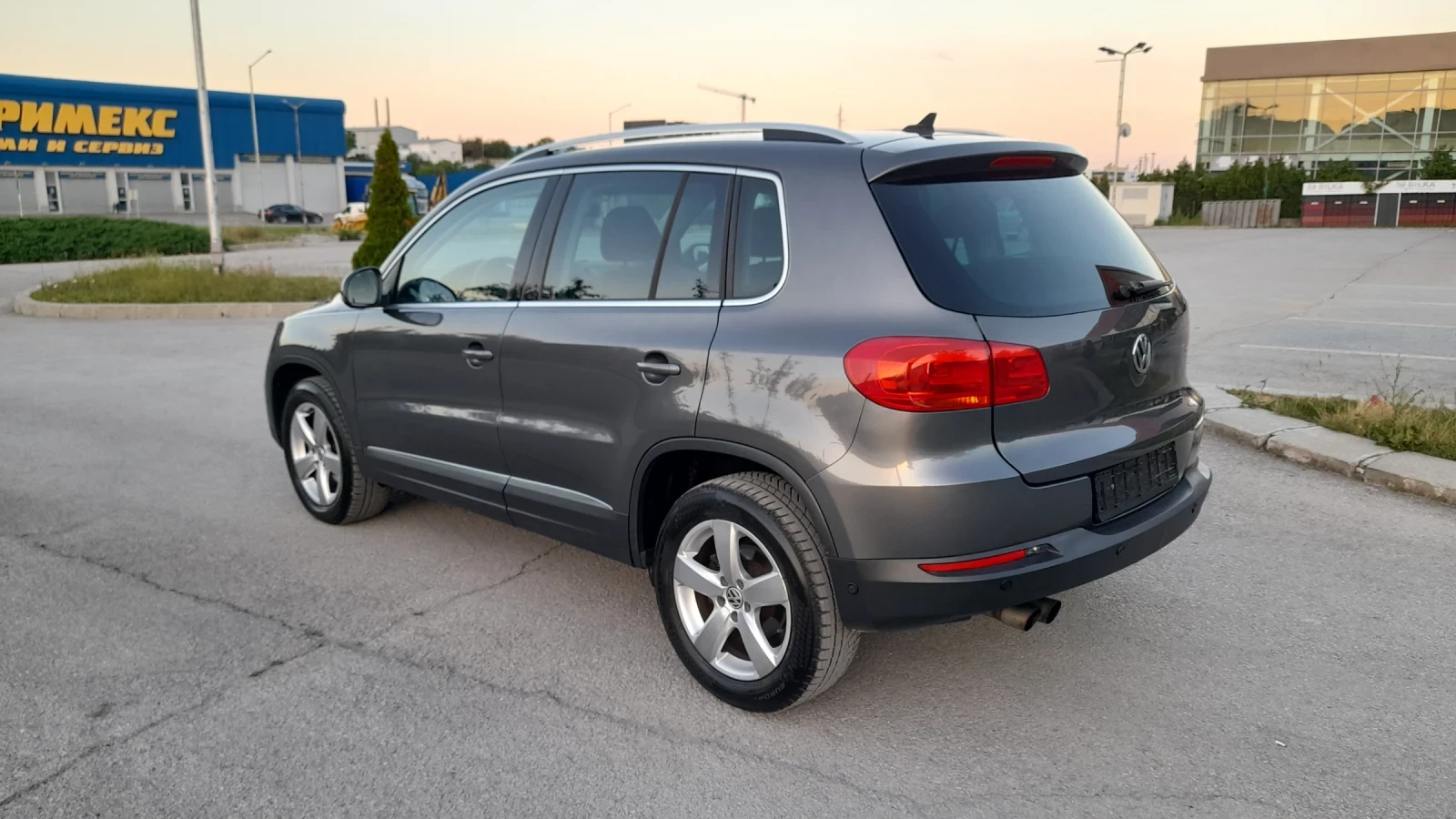 VW Tiguan 2.0  TDI - AVTOMAT  - изображение 3