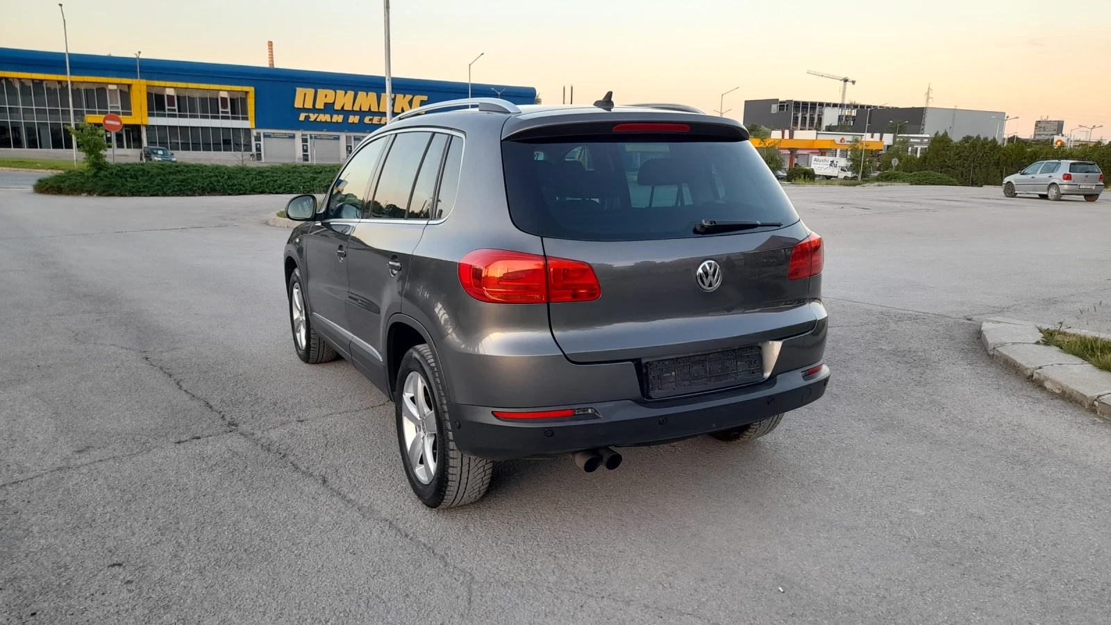 VW Tiguan 2.0  TDI - AVTOMAT  - изображение 4