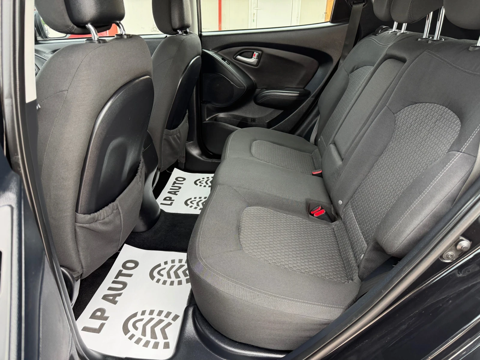 Hyundai IX35 1.6i* 135k.c* NAVI* TOP, снимка 11 - Автомобили и джипове - 54776954