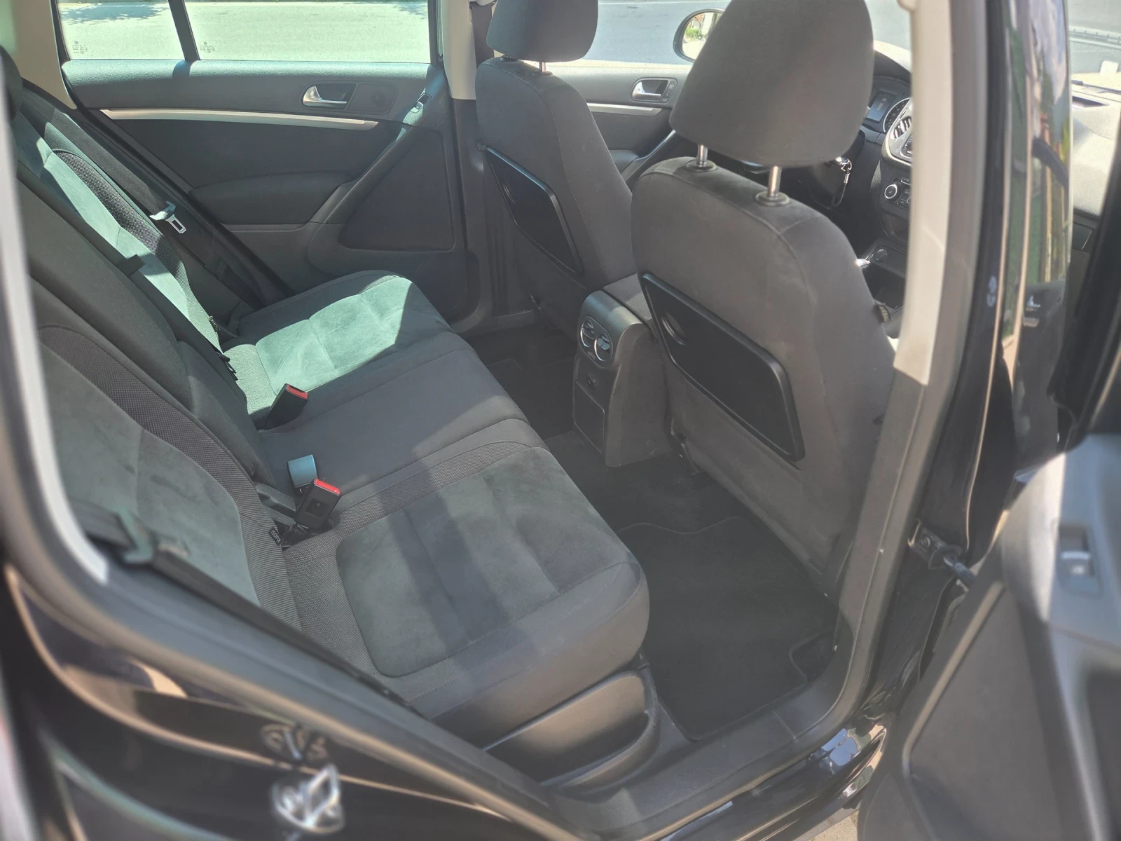 VW Tiguan, снимка 10 - Автомобили и джипове - 54839521