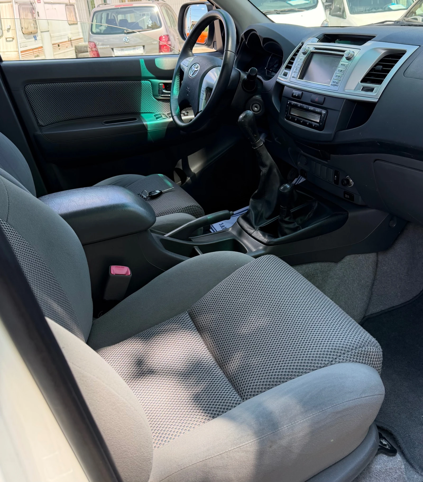 Toyota Hilux 2.5D-4D, снимка 12 - Автомобили и джипове - 55419809