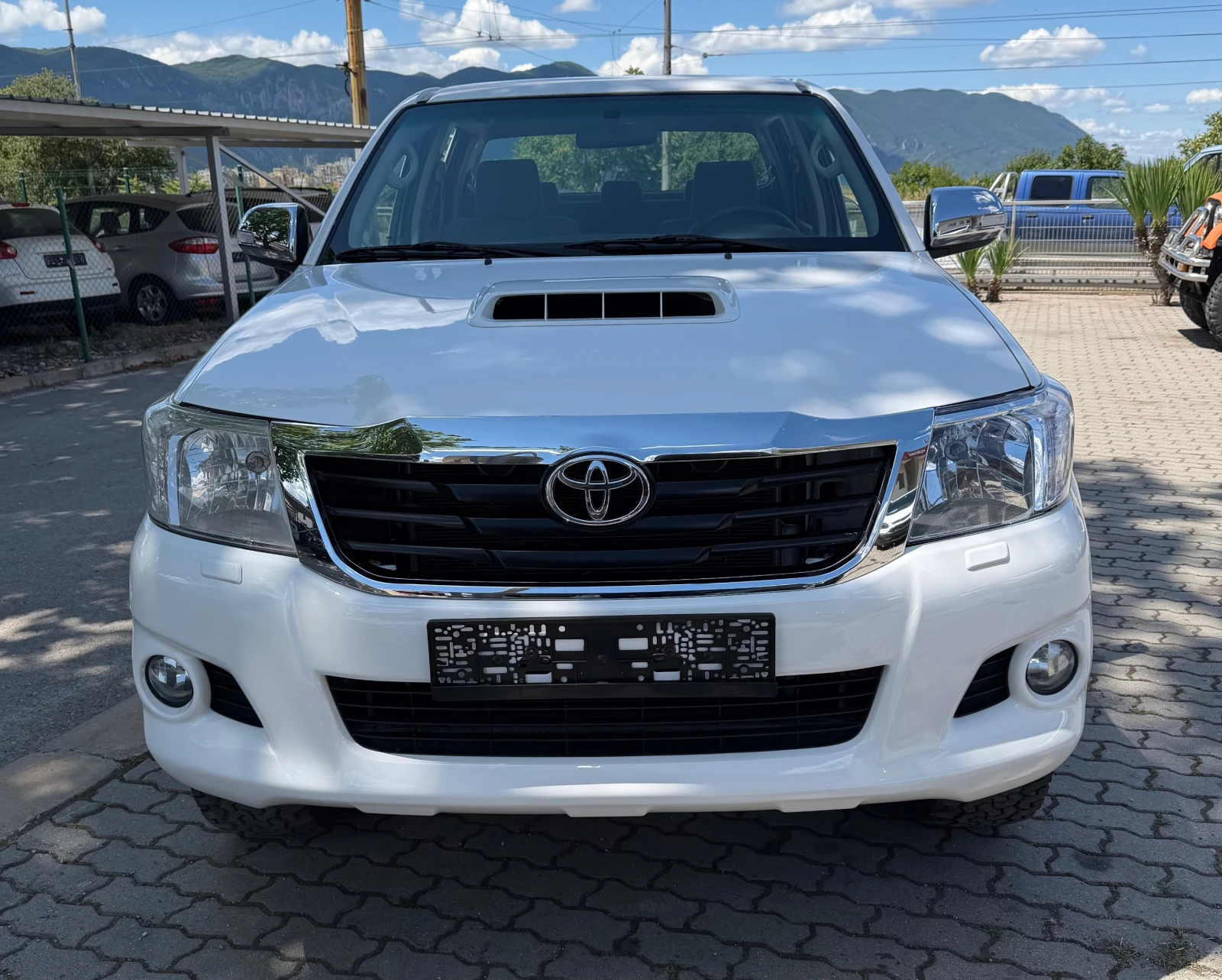 Toyota Hilux 2.5D-4D, снимка 3 - Автомобили и джипове - 55419809