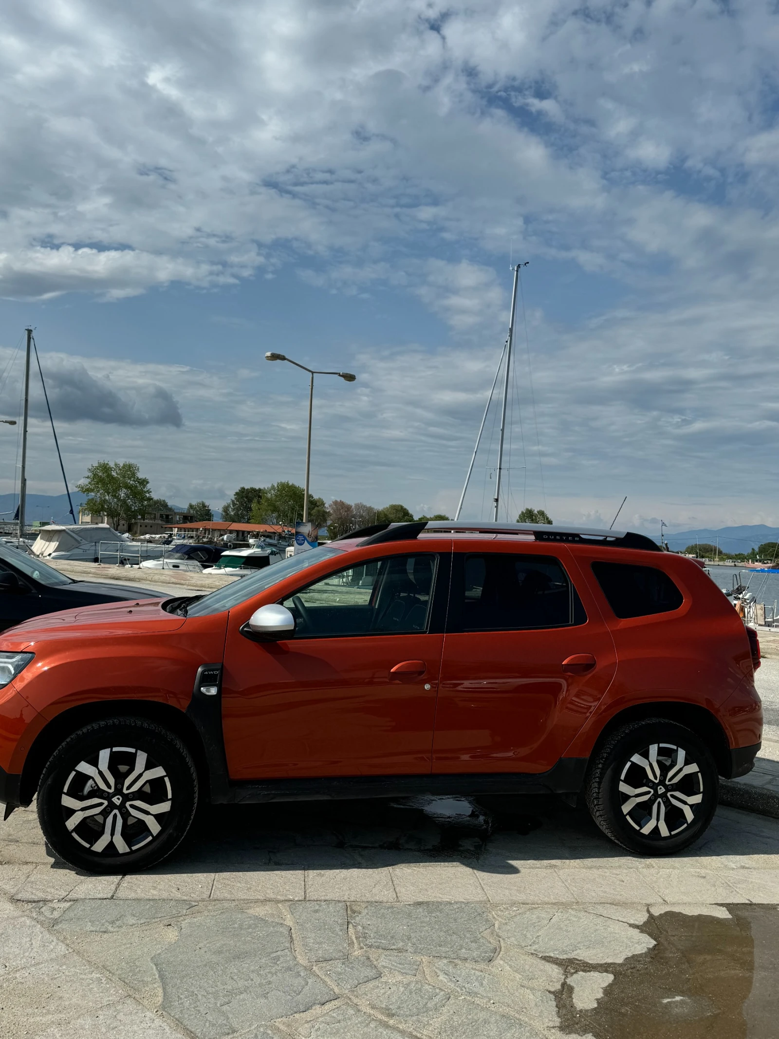 Dacia Duster 1.3 TCE 4x4, снимка 2 - Автомобили и джипове - 55585993