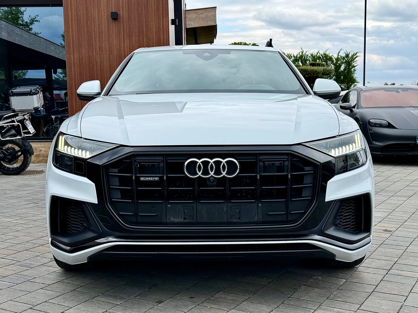 Audi Q8 50TDI S-line #VAKUM#B&O#Cam360#DISTR#KeyLes#MEMORY, снимка 5 - Автомобили и джипове - 56276070