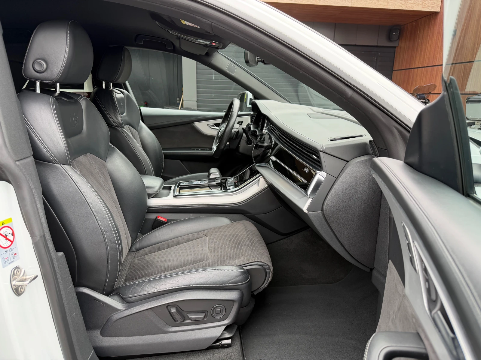 Audi Q8 50TDI S-line #VAKUM#B&O#Cam360#DISTR#KeyLes#MEMORY, снимка 12 - Автомобили и джипове - 56276070