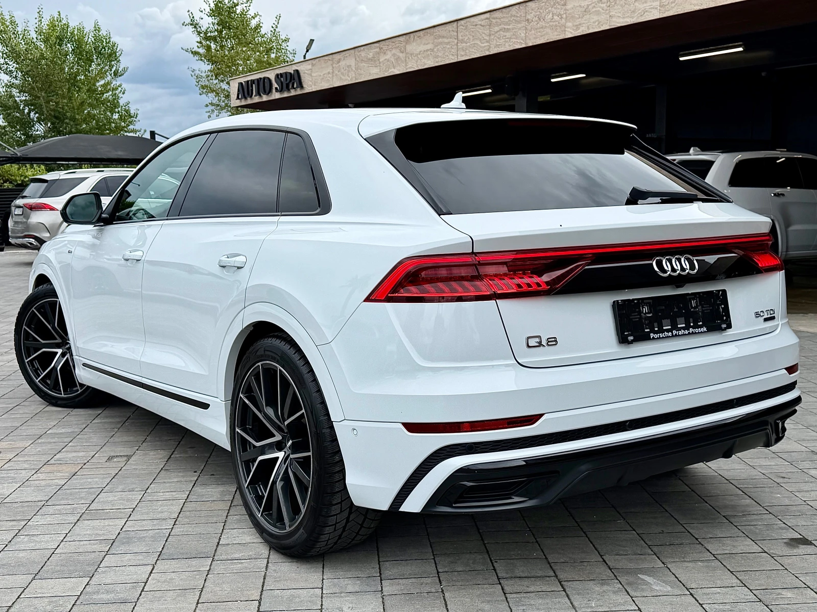 Audi Q8 50TDI S-line #VAKUM#B&O#Cam360#DISTR#KeyLes#MEMORY, снимка 4 - Автомобили и джипове - 56276070