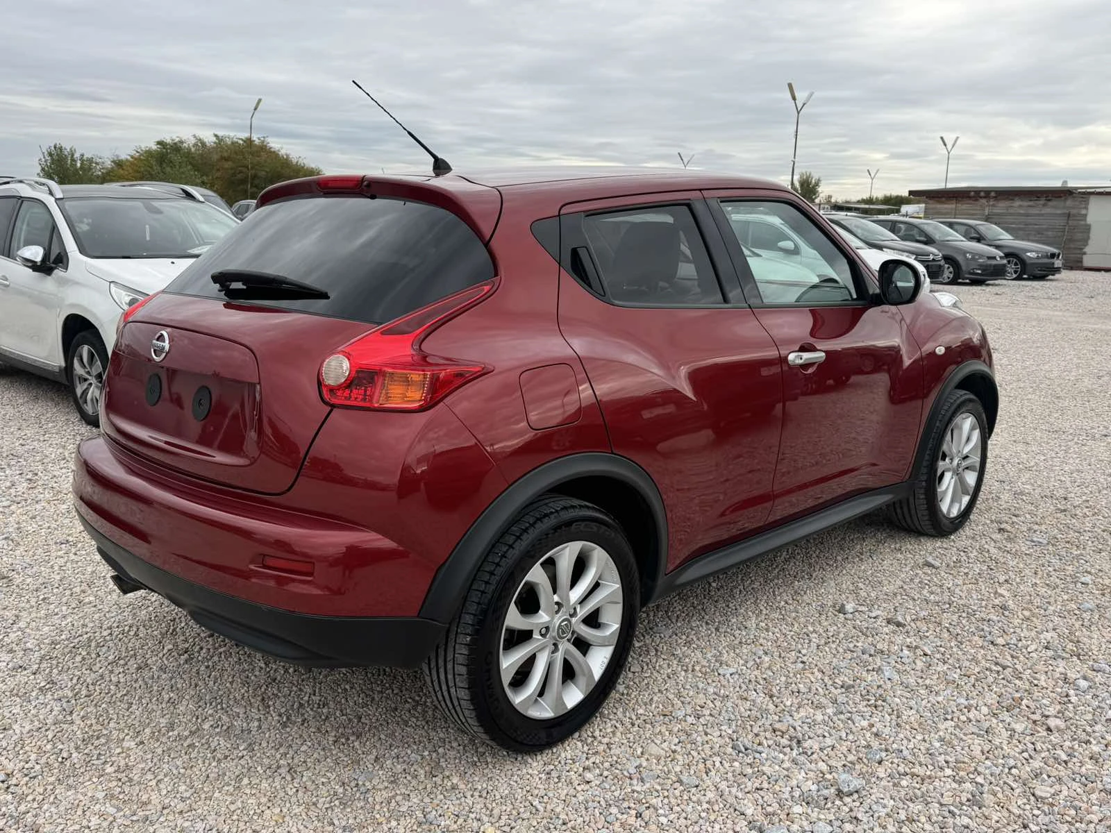 Nissan Juke 1.6I 4X4 AUTO, снимка 3 - Автомобили и джипове - 56734415