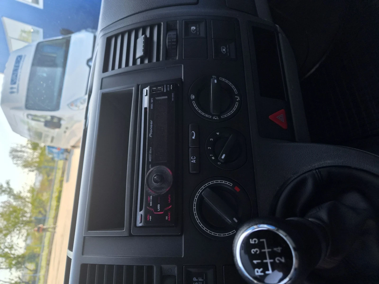 VW Transporter 1.9tdi Maxxi -el.vrata, снимка 10 - Бусове и автобуси - 54320986