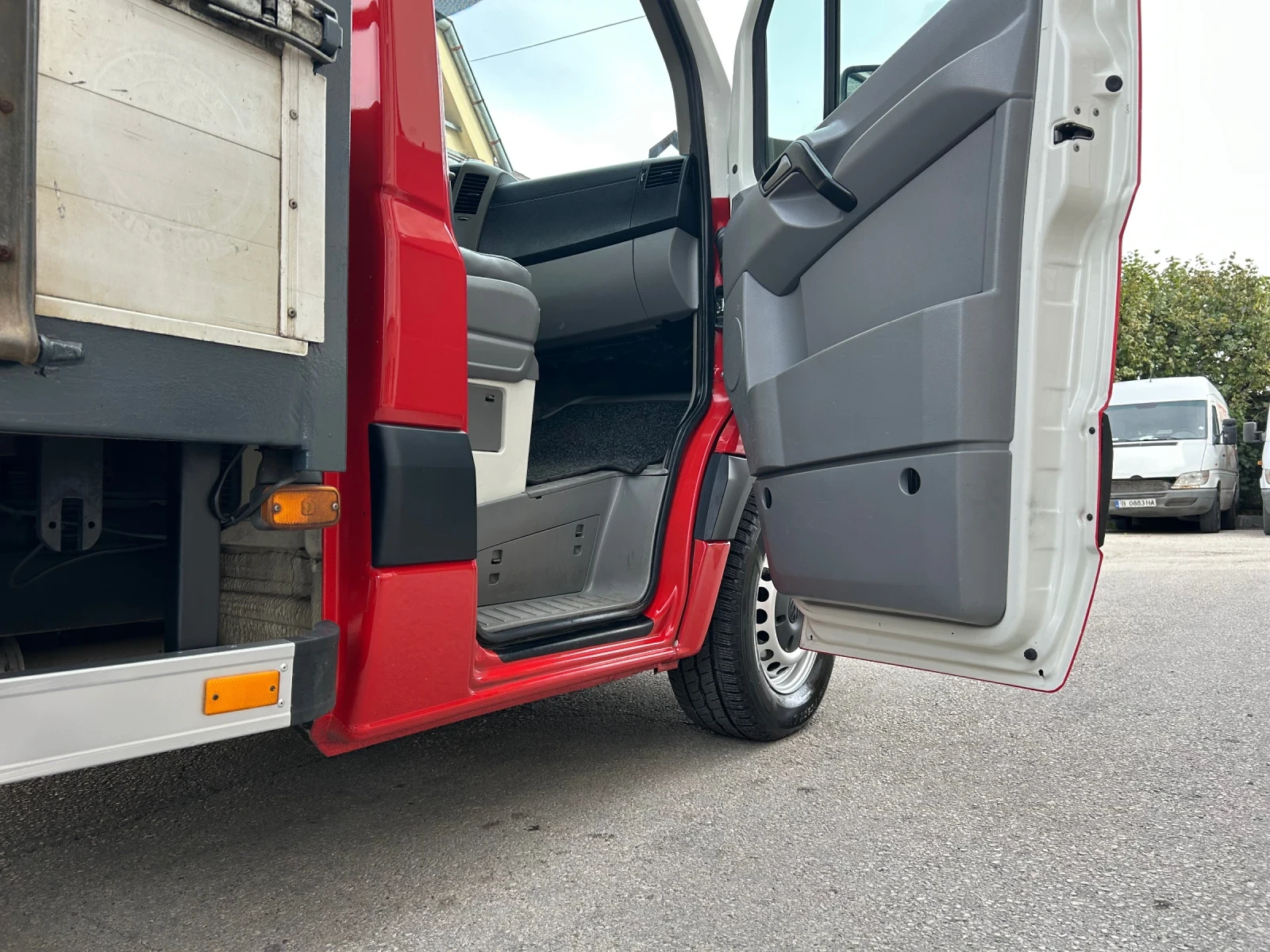 VW Crafter 2.5TDI КЛИМАТИК , снимка 13 - Бусове и автобуси - 56226337