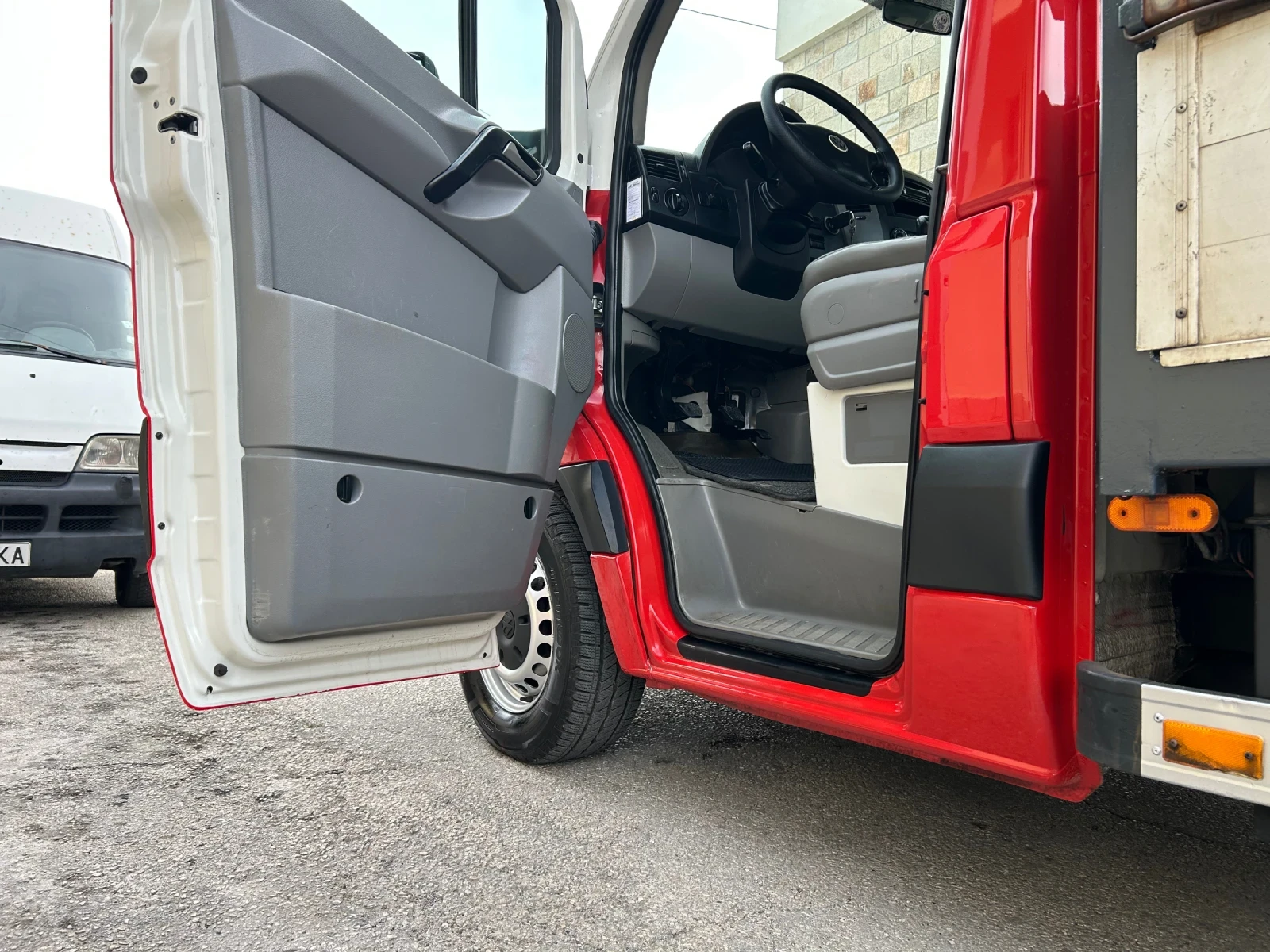 VW Crafter 2.5TDI КЛИМАТИК , снимка 14 - Бусове и автобуси - 56226337