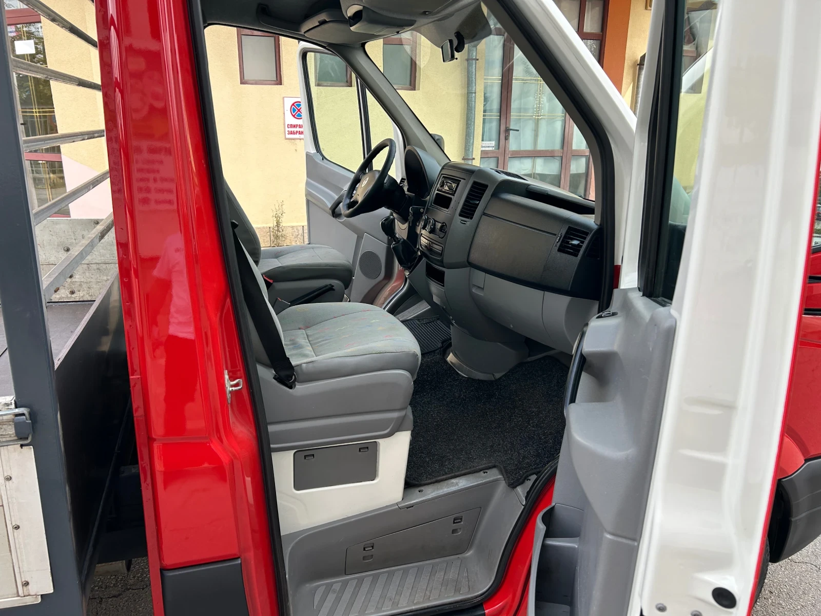 VW Crafter 2.5TDI КЛИМАТИК , снимка 11 - Бусове и автобуси - 56226337