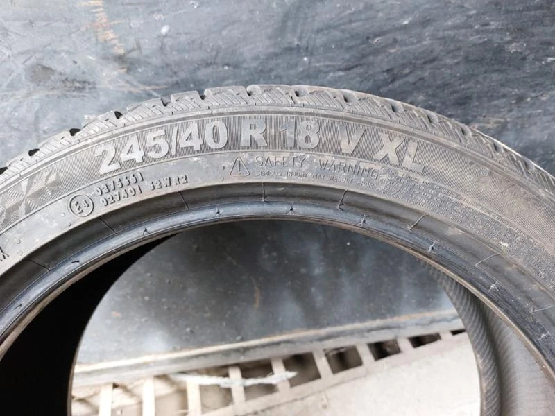 Гуми Зимни 245/40R18, снимка 5 - Гуми и джанти - 36675513